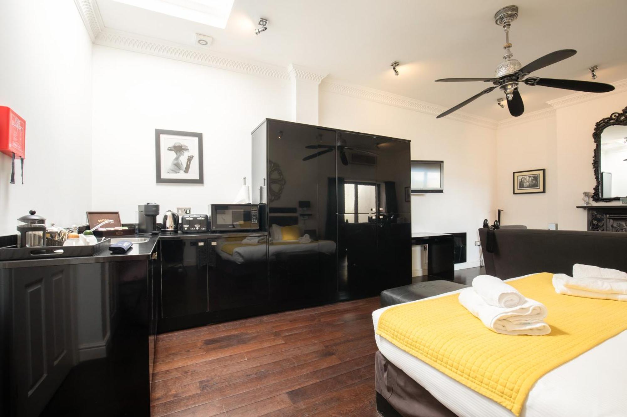 Strozzi Palace Suites By Mansley チェルトナム エクステリア 写真